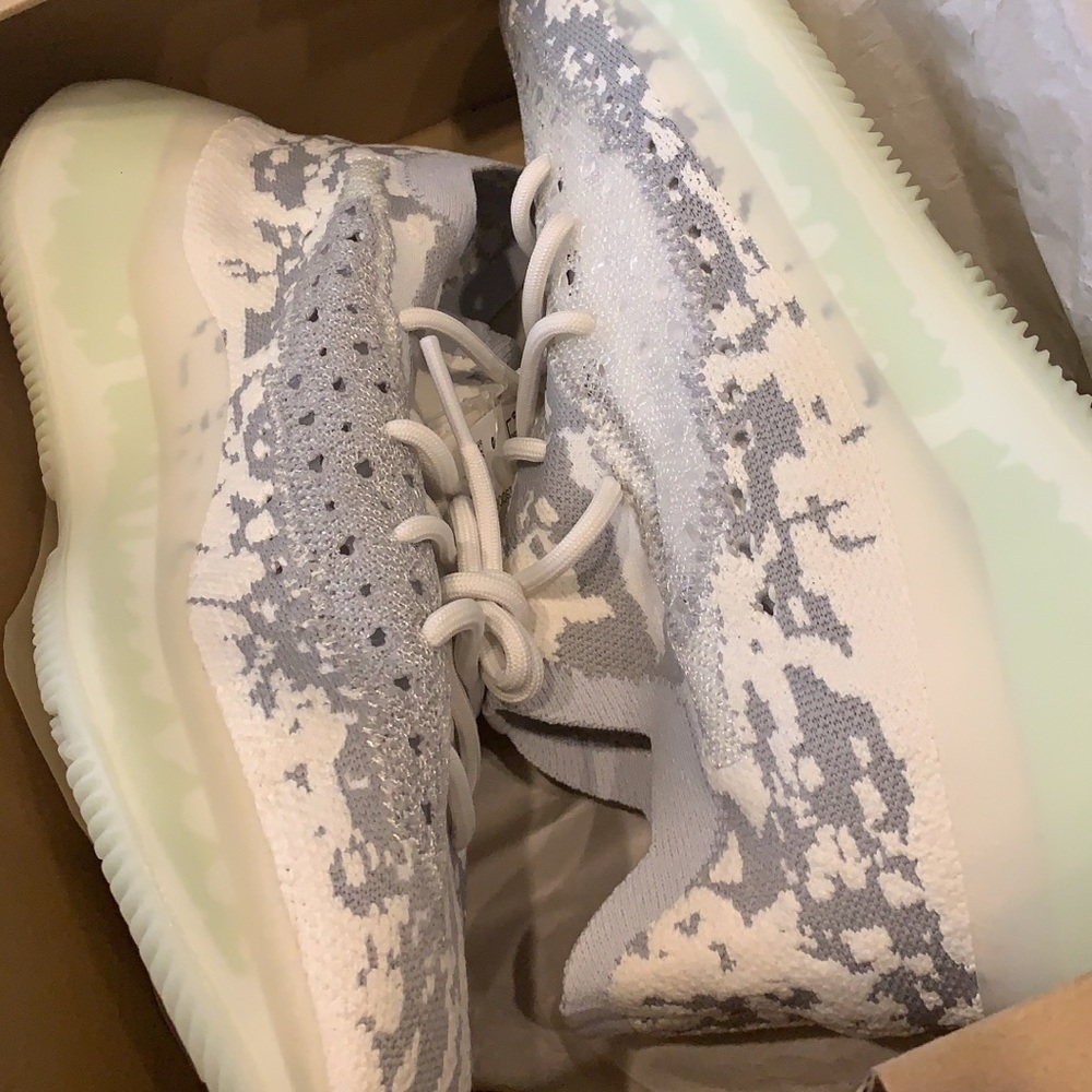 cNWT Yeezy Boost 380 Alien - Picture 7 of 8